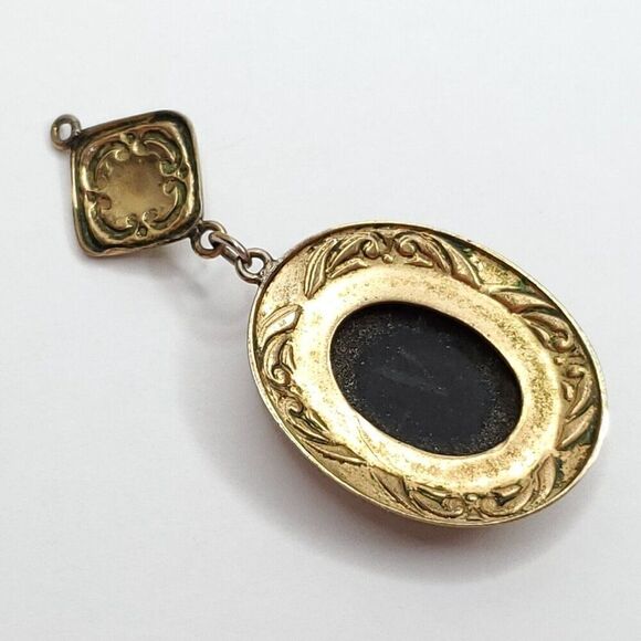 Cameo Pendant White Black Silohuette Gold Tone Filigree Framed Bezel Set - Picture 4 of 4